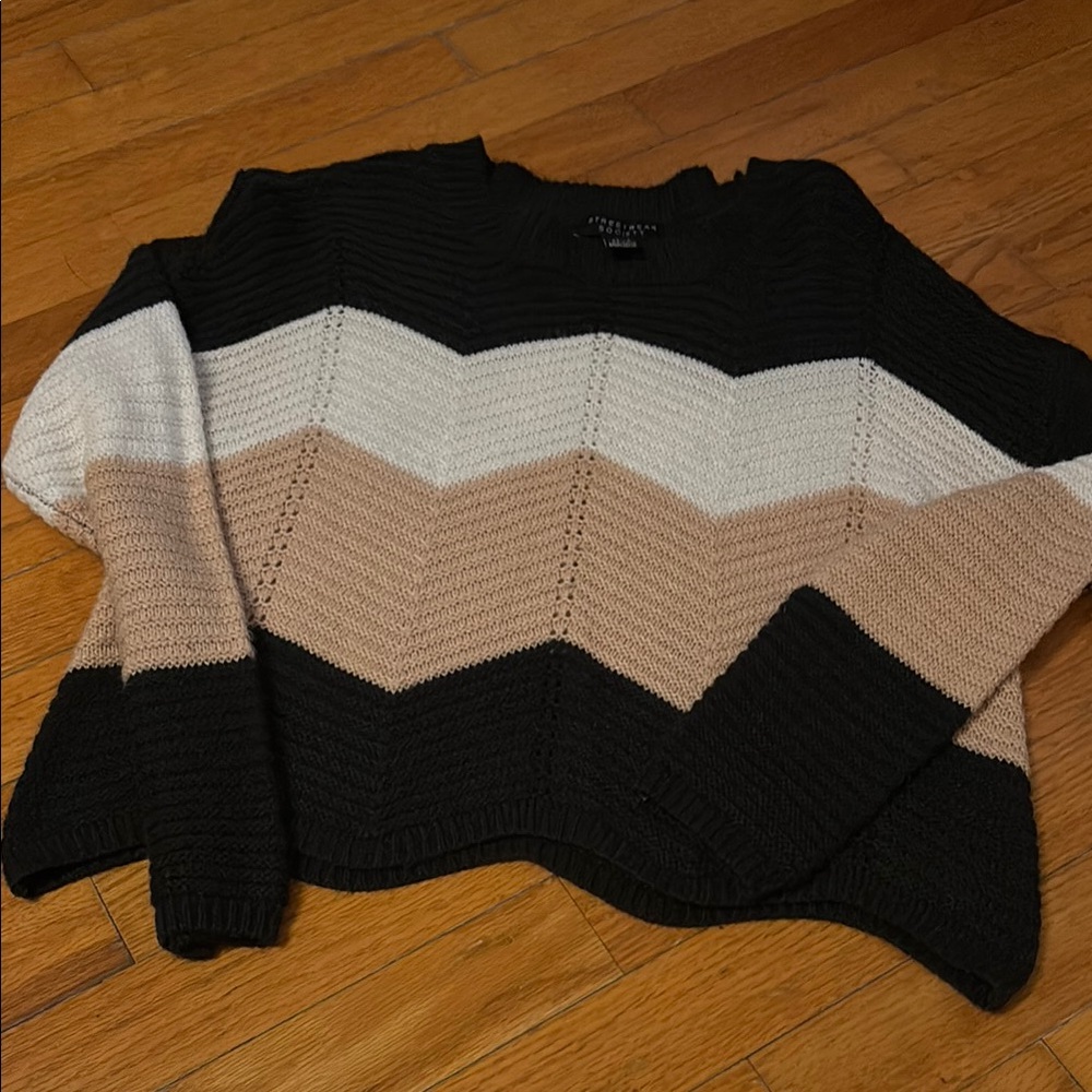 Women's Chevron Knit Sweater - Black, White, Tan